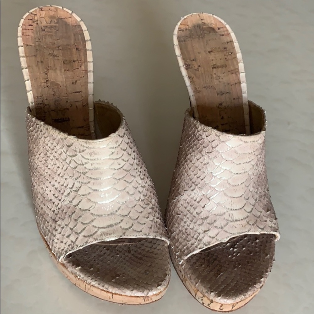 Stuart Weitzman Gold/Blush snakeskin pumps